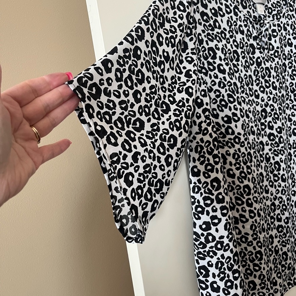CJ Banks Black and White Animal Print Blouse Women’s Size 1X - Picture 7 of 16